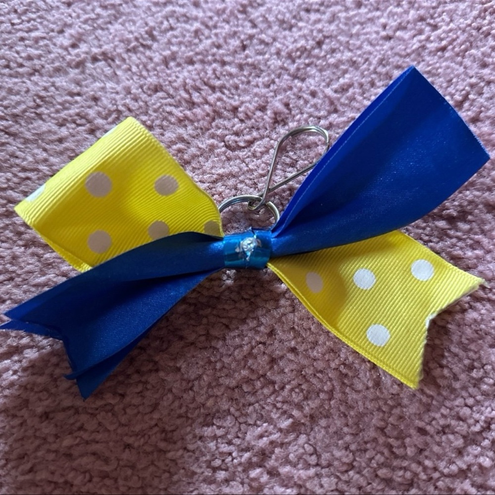 Bow keychain
